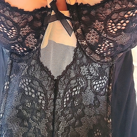 Lingerie, Victoria's secret 32D - Picture 3 of 5